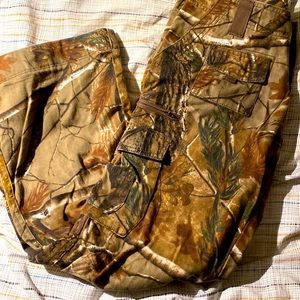 New without tags, Cabela’s Realtree hunting pants ladies